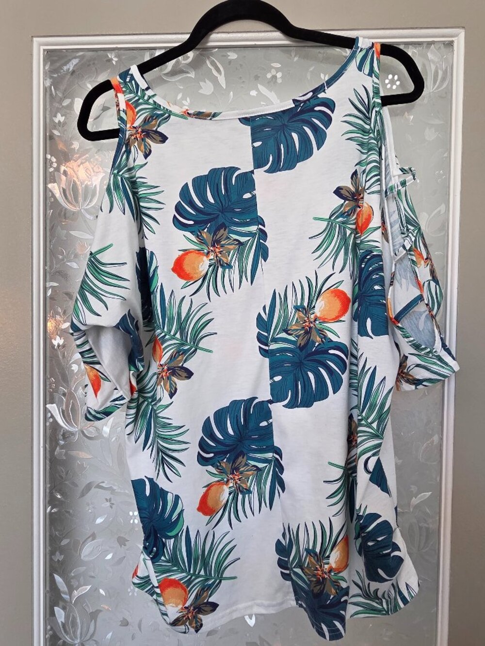 Cold Shoulder Multi-Colored Top - Size L - Picture 3 of 10